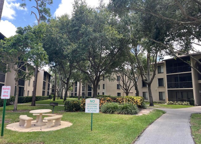 Building Photo - 205 Foxtail Dr