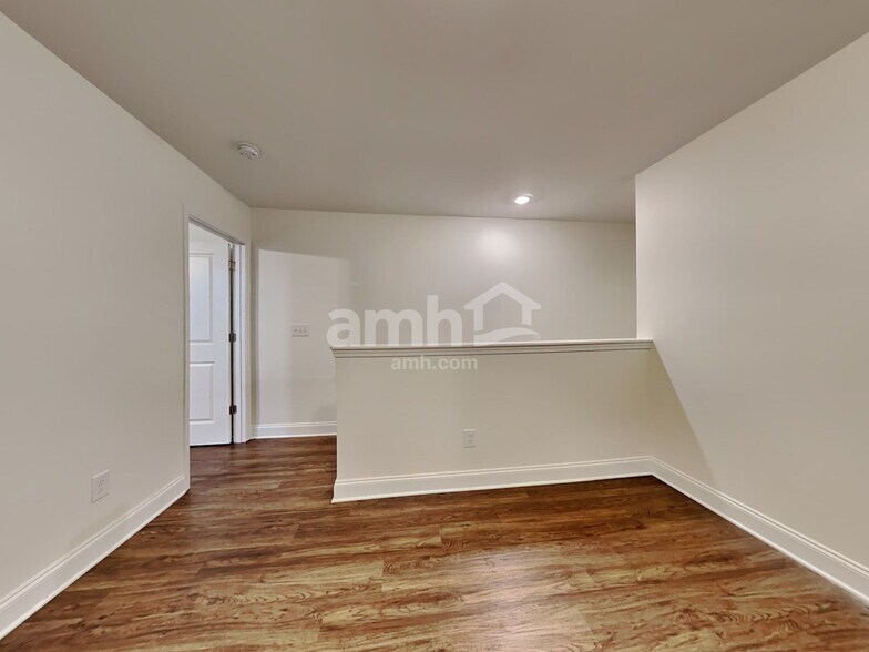 Building Photo - 106 Doral Blue Dr