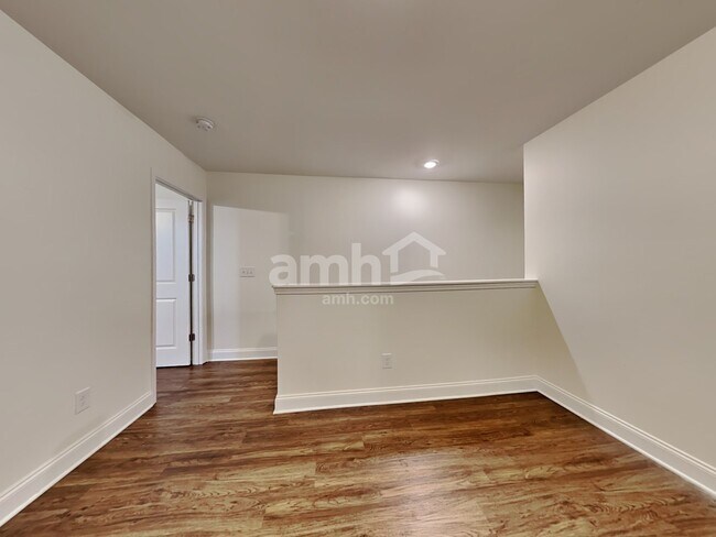 Building Photo - 106 Doral Blue Dr