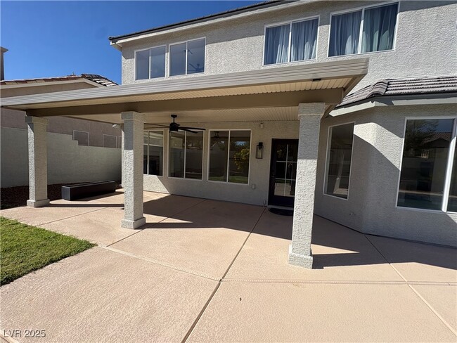 Building Photo - 2647 Hourglass Dr