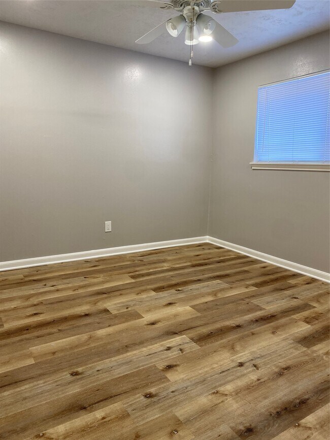 Building Photo - 11702 N Petersham Dr