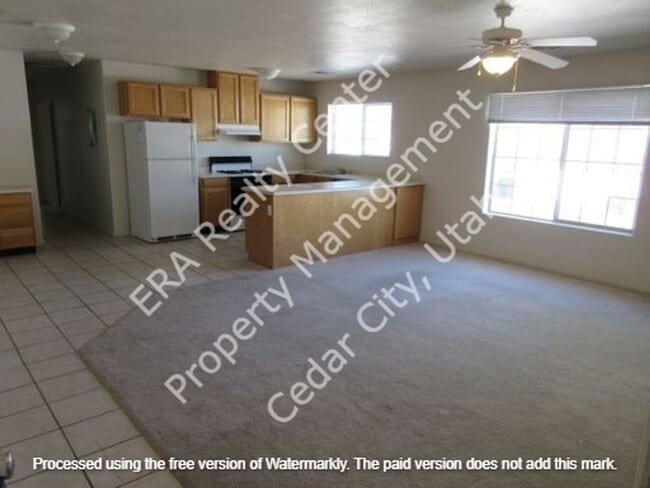 Building Photo - 330 N 900 W