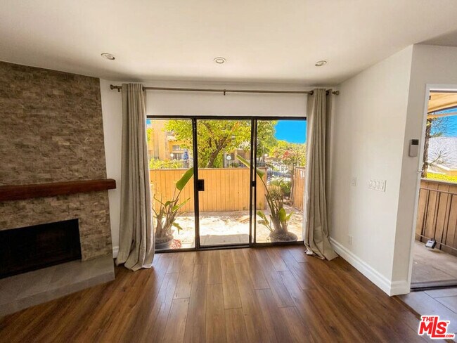 Building Photo - 10051 Topanga Canyon Blvd