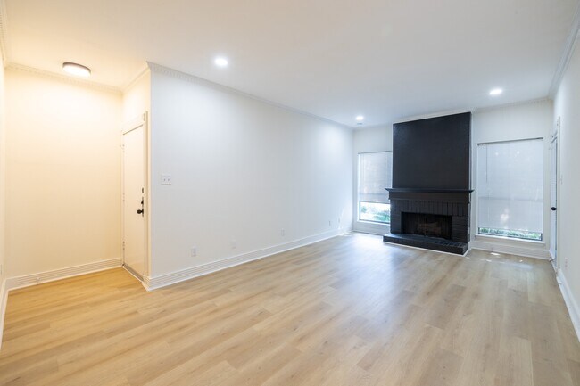 Building Photo - 10049 Westpark Dr