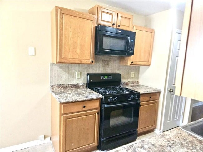 Building Photo - 8040 Creekstone Way