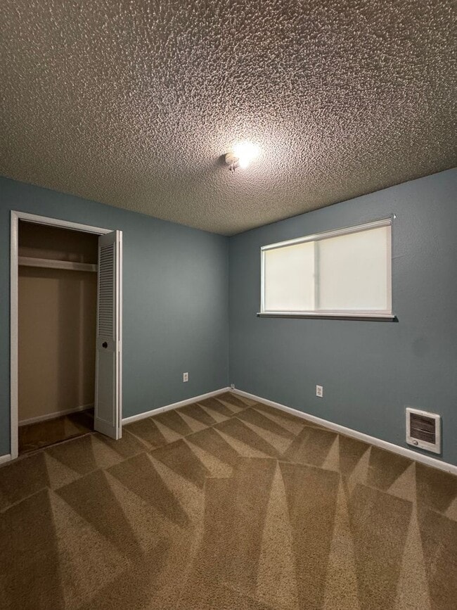 Building Photo - 1806 Parklane Ave