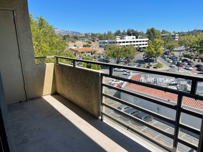 Building Photo - 1201 Alta Vista Ct
