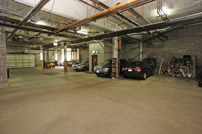 Building Photo - 2915 N Clybourn Ave