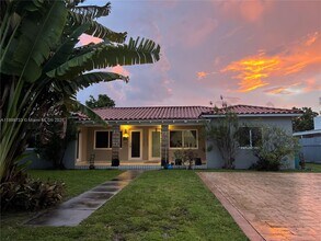 Building Photo - 11020 NE 10th Ave