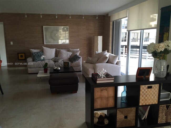 Building Photo - 19101 NE 36th Pl