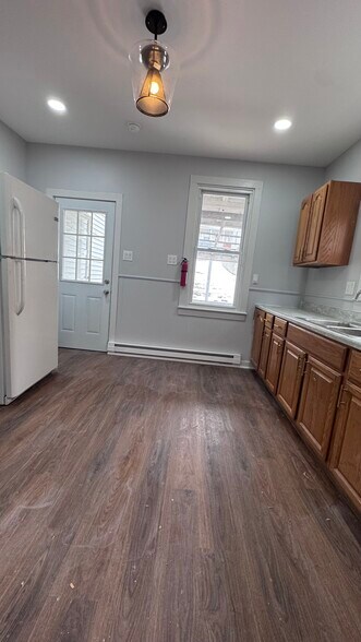 Building Photo - 8 W Abbott St