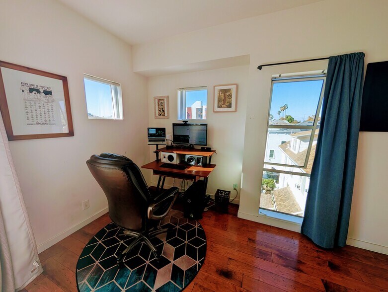 Master bedroom office nook - 97 E Saint James St