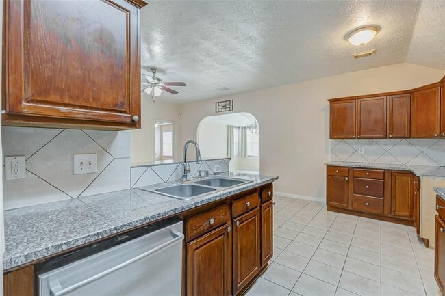 Building Photo - 22915 Sebastian Dr
