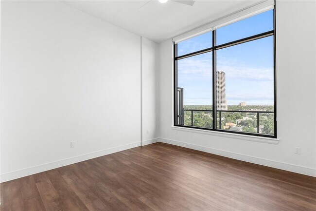 Building Photo - 2311 Westheimer Rd
