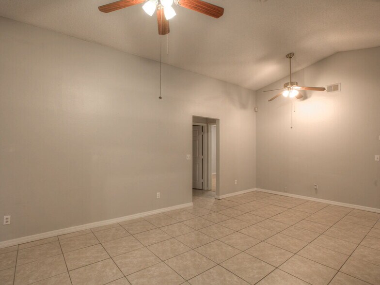 Building Photo - 1316 Whitewood Way