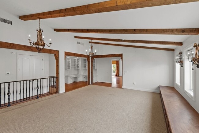 Building Photo - 2019 Overhill Dr