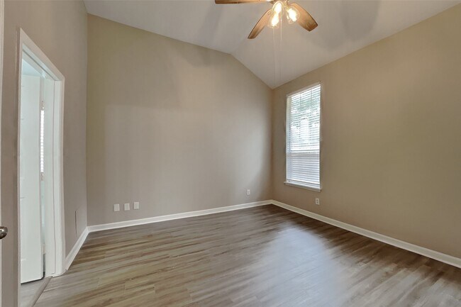 Building Photo - 5302 Cedar Lodge Ct