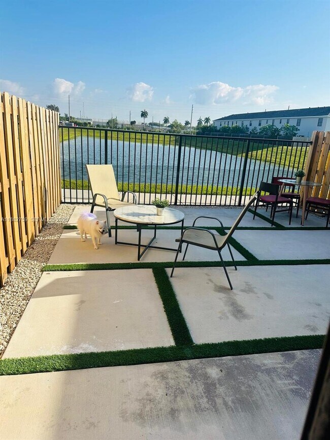 Building Photo - 437 NE 13th St