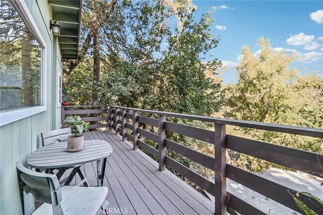 Building Photo - 432 Fernwood Pacific Dr
