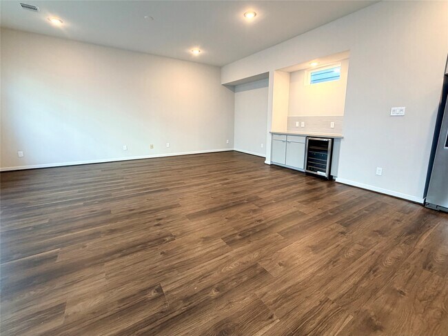 Building Photo - 5815 Fairdale Ln