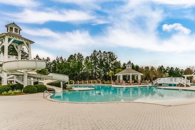 Building Photo - Move-In Ready 3-Bedroom Villa in Gated Savannah Quarters!