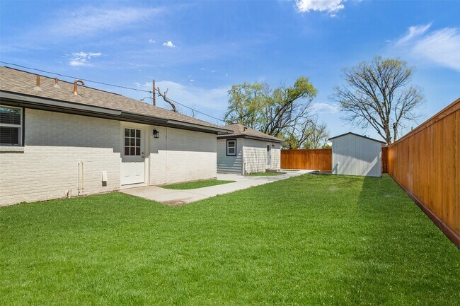 Building Photo - 1003 Claxton St