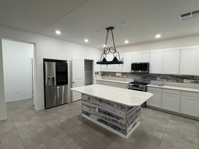 Kitchen - 657 Stone Hammer Ave