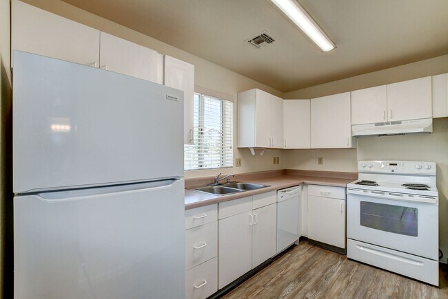Building Photo - 114 Bradshaw Dr