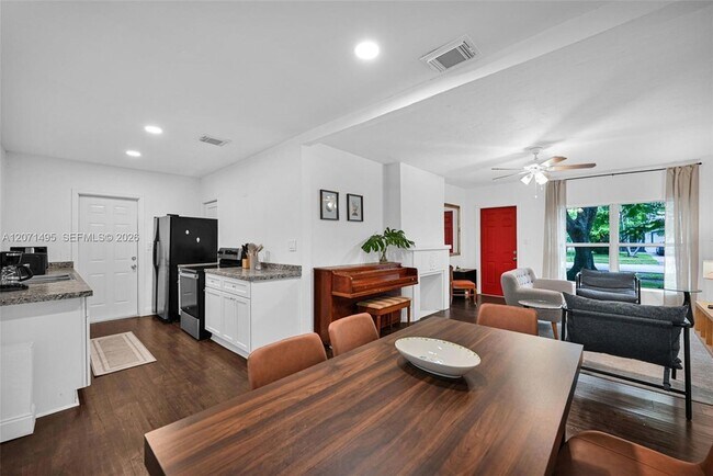 Building Photo - 370 NE 87th St