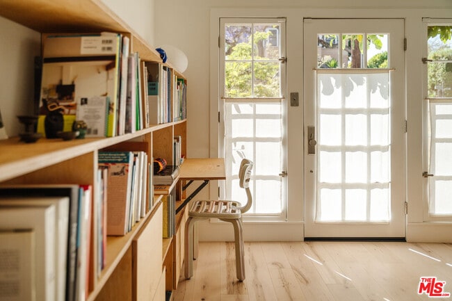 Building Photo - 1097 W Kensington Rd