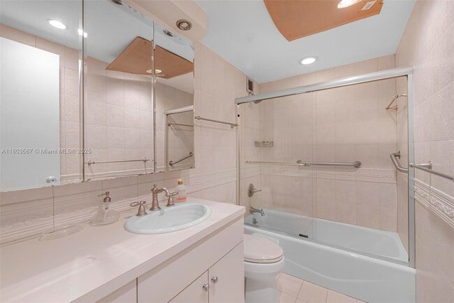 Building Photo - 4747 Collins Ave