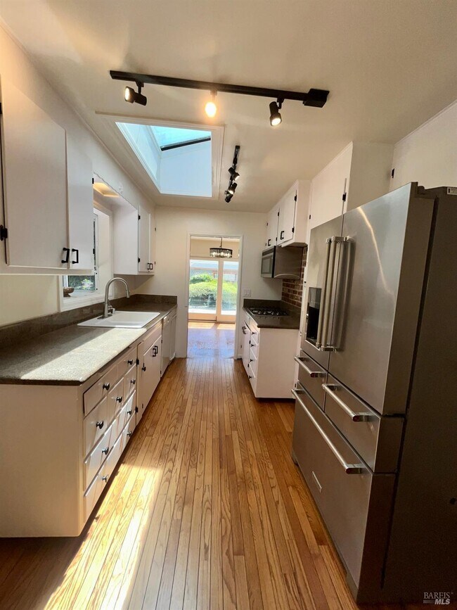 Building Photo - 323 Rheem Blvd