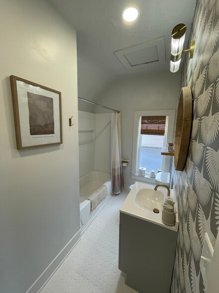 Building Photo - 502 Woodworth Ave