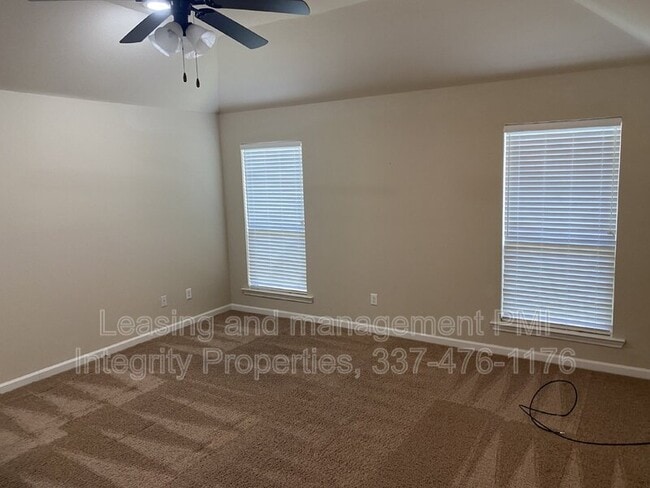 Building Photo - 115 N Pointe Dr