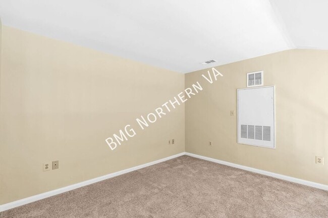 Building Photo - 801 S Greenbrier St