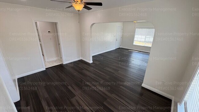 Building Photo - 2 bedroom 1 bathroom house located in the 93307 zipcode near E Brundage Ln/ Madison St