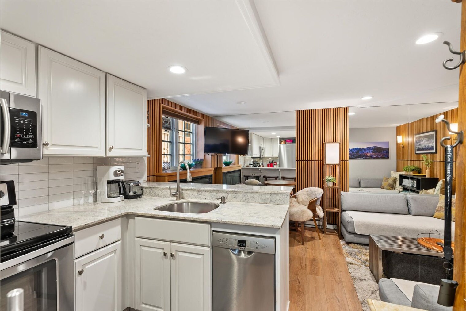 Building Photo - 711 S Galena St