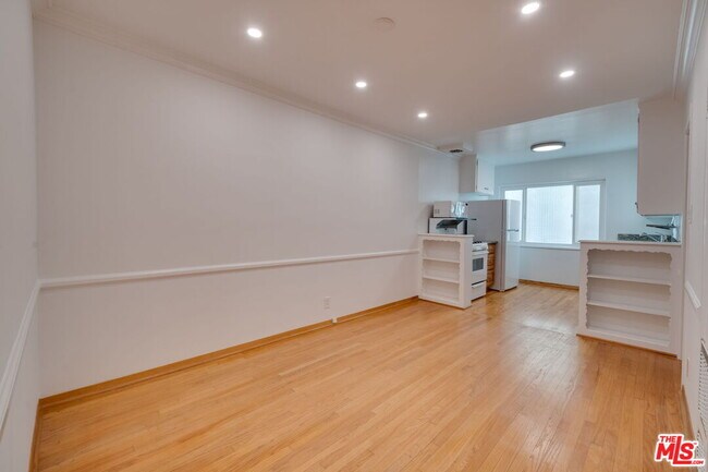 Building Photo - 927 6th St