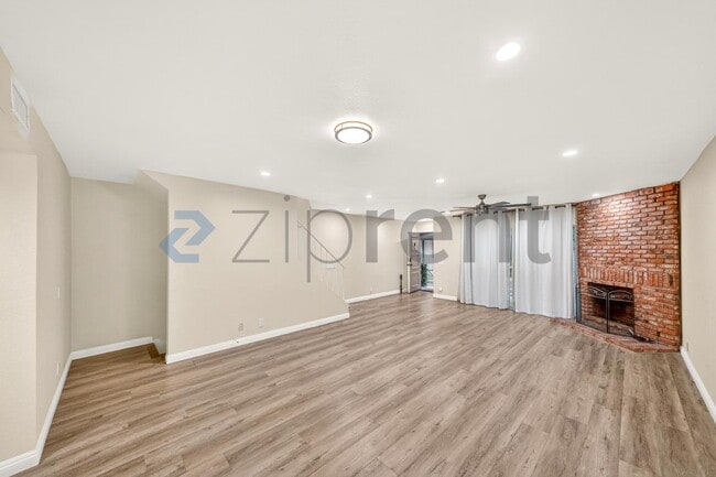 Building Photo - 10215 Variel Ave