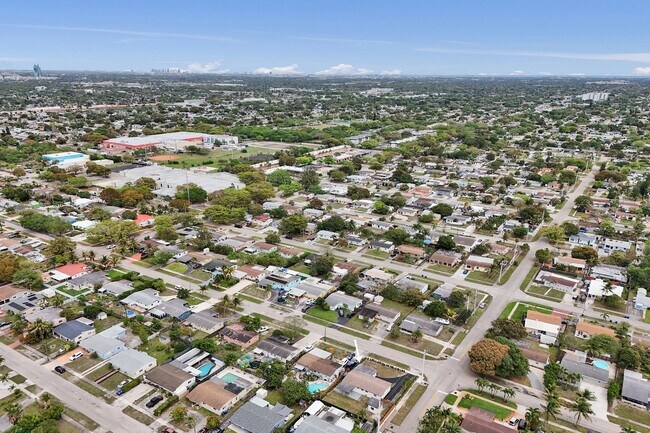 Building Photo - 4BR Corner Home (4th from FL Room) | No HOA | Large Fenced Yard | Move-In Ready