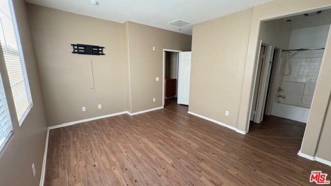 Building Photo - 1800 E Lakeshore Dr