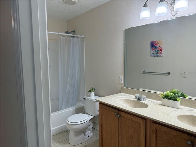 Building Photo - 4056 Meadowlark Dr