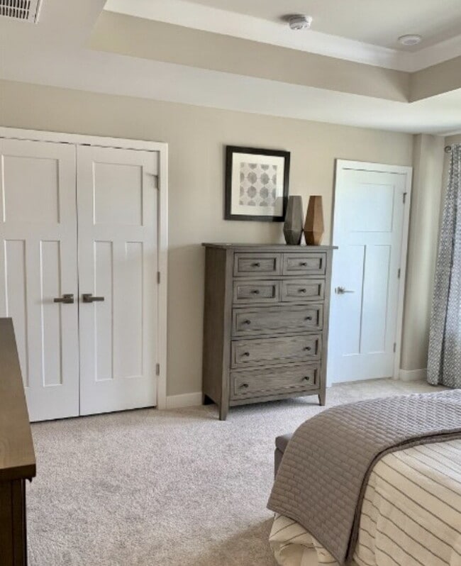Building Photo - 3 Bedroom, 2.5 Bath End Unit Townhome on C...