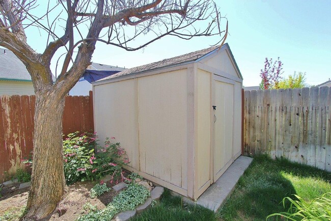 Building Photo - Immaculate Single-Level Home