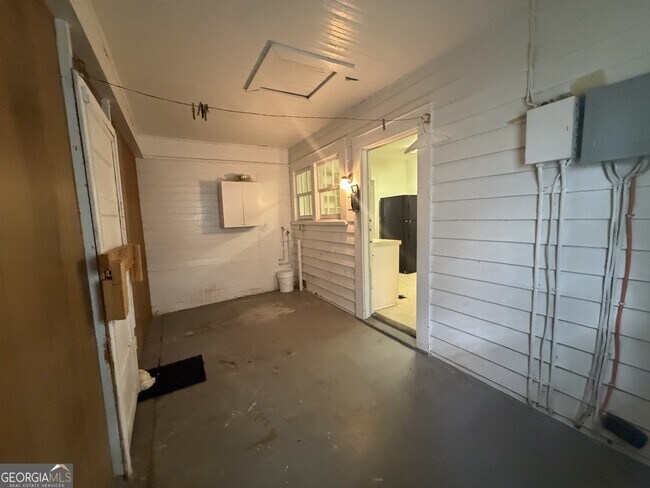 Building Photo - 2353 Shelby St