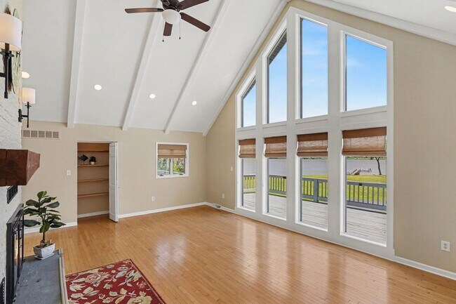 Building Photo - 209 Casparus Way