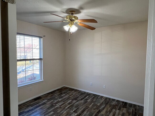 Building Photo - Republic Schools - Gorgeous 4 Bed 2 Bath 2 Car Garage For Rent