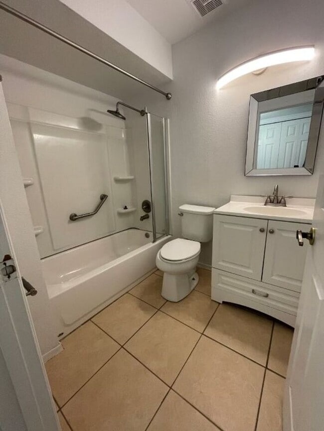 Building Photo - 544 S Wilson St