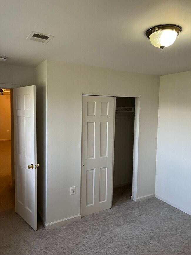 Building Photo - 5447 Rallywood Farm Ln