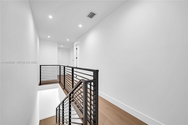 Building Photo - 2710 SW 34th Ave